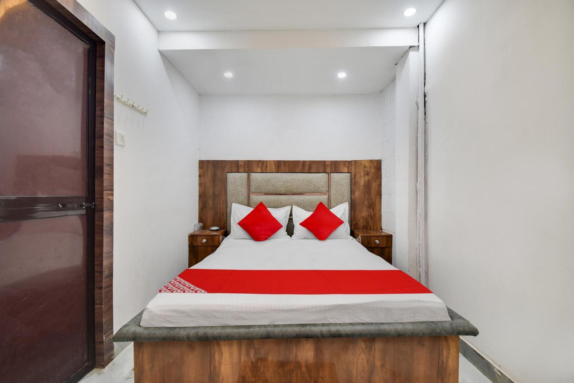Hotel O Golden King Guest House Nuova Delhi Esterno foto