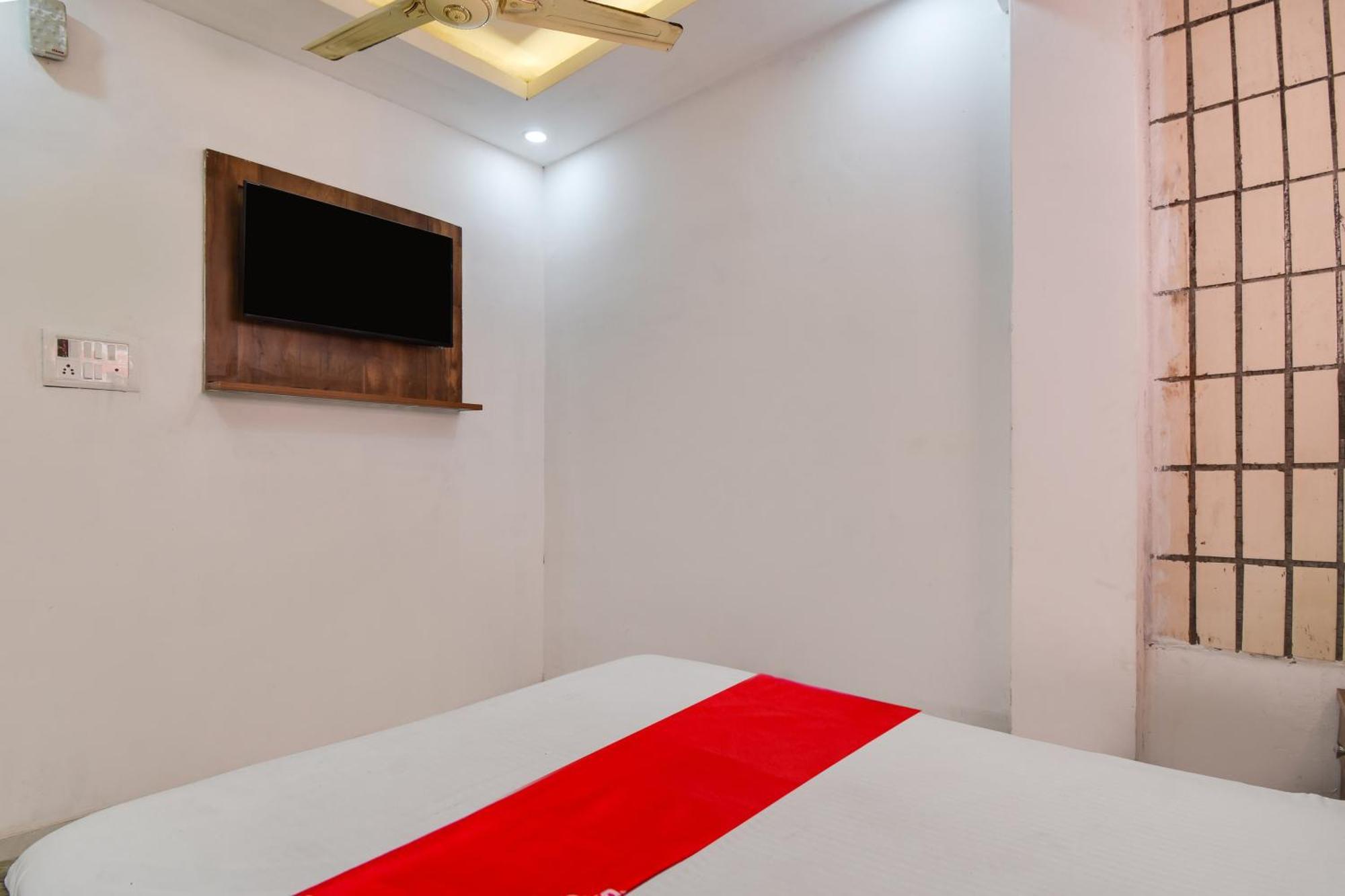 Hotel O Golden King Guest House Nuova Delhi Esterno foto