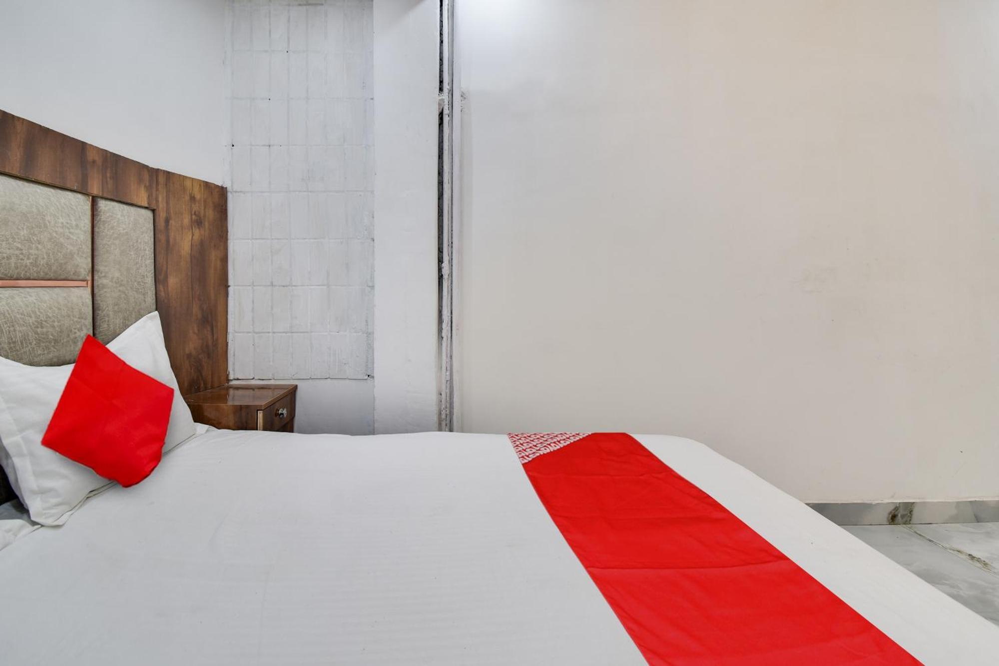 Hotel O Golden King Guest House Nuova Delhi Esterno foto