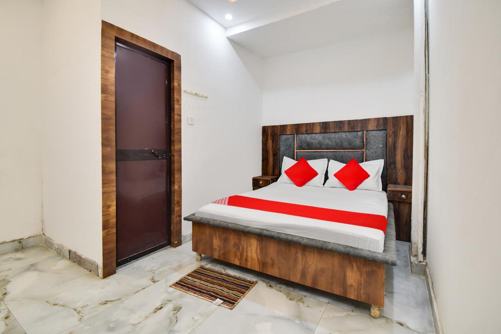 Hotel O Golden King Guest House Nuova Delhi Esterno foto